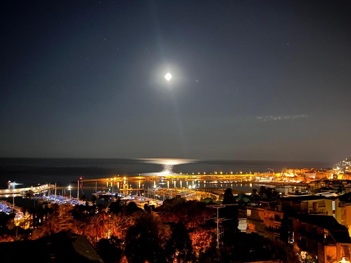 Special Home Vista Mare E Parcheggio Privato Санремо Екстер'єр фото
